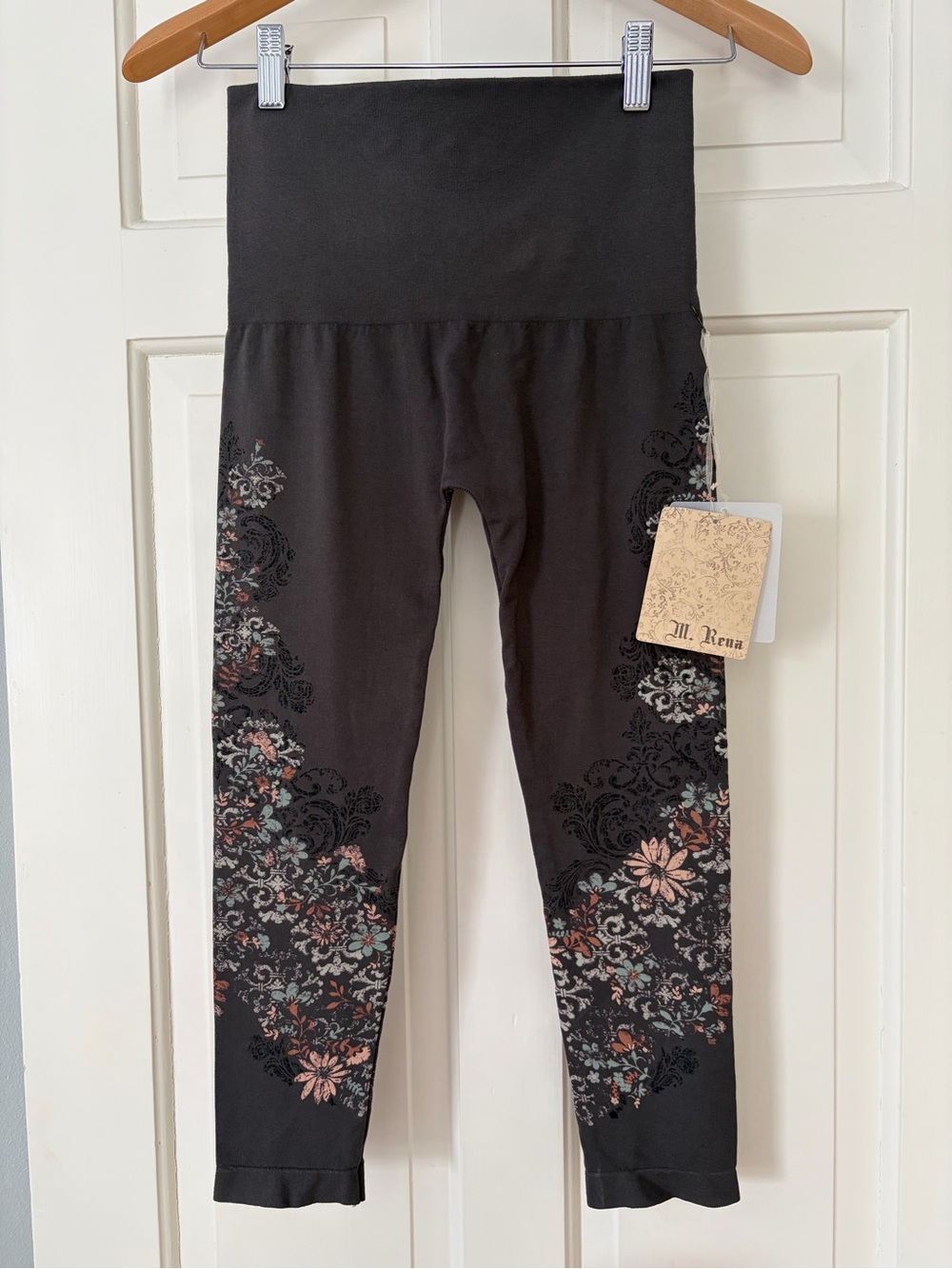 M. Rena Grey Leggings with Floral Accents NWT One Size